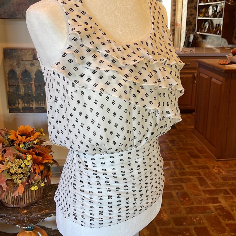 White House Black Market Blouse - Picture 3 of 8